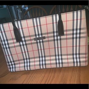 Burberry medium sized purse